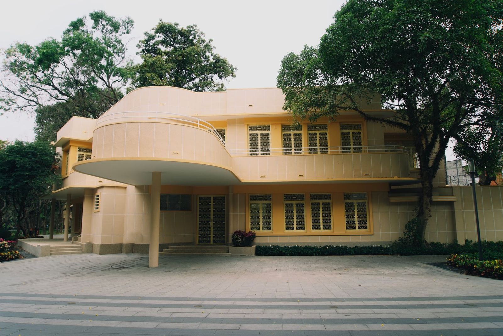 Modern clinic building in a landscaped park setting